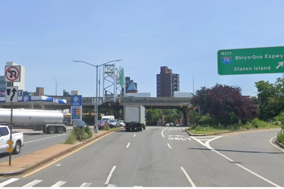 Google Maps street view of McGuinness Boulevard, four-lane road in Brooklyn with green sign for I-278W to BQE and Staten Island.
